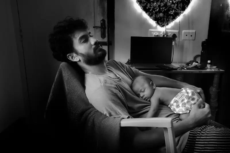 Wenn Papa das Baby schlafen bringt: Warum es oft anders klappt als bei Mama sandiia® – only love in it