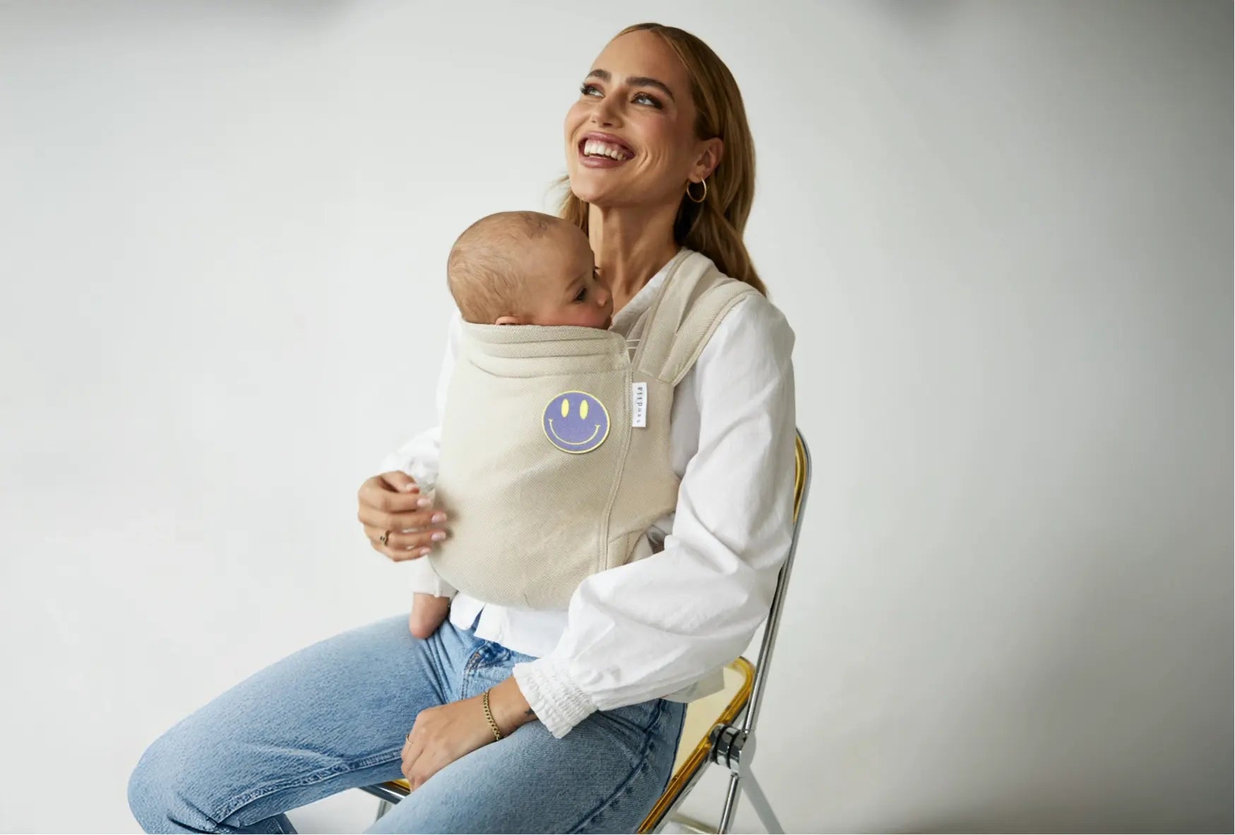 Die wechselbare Babytrage mit Klettpatches – Individualität trifft auf Tragekomfort sandiia® – only love in it