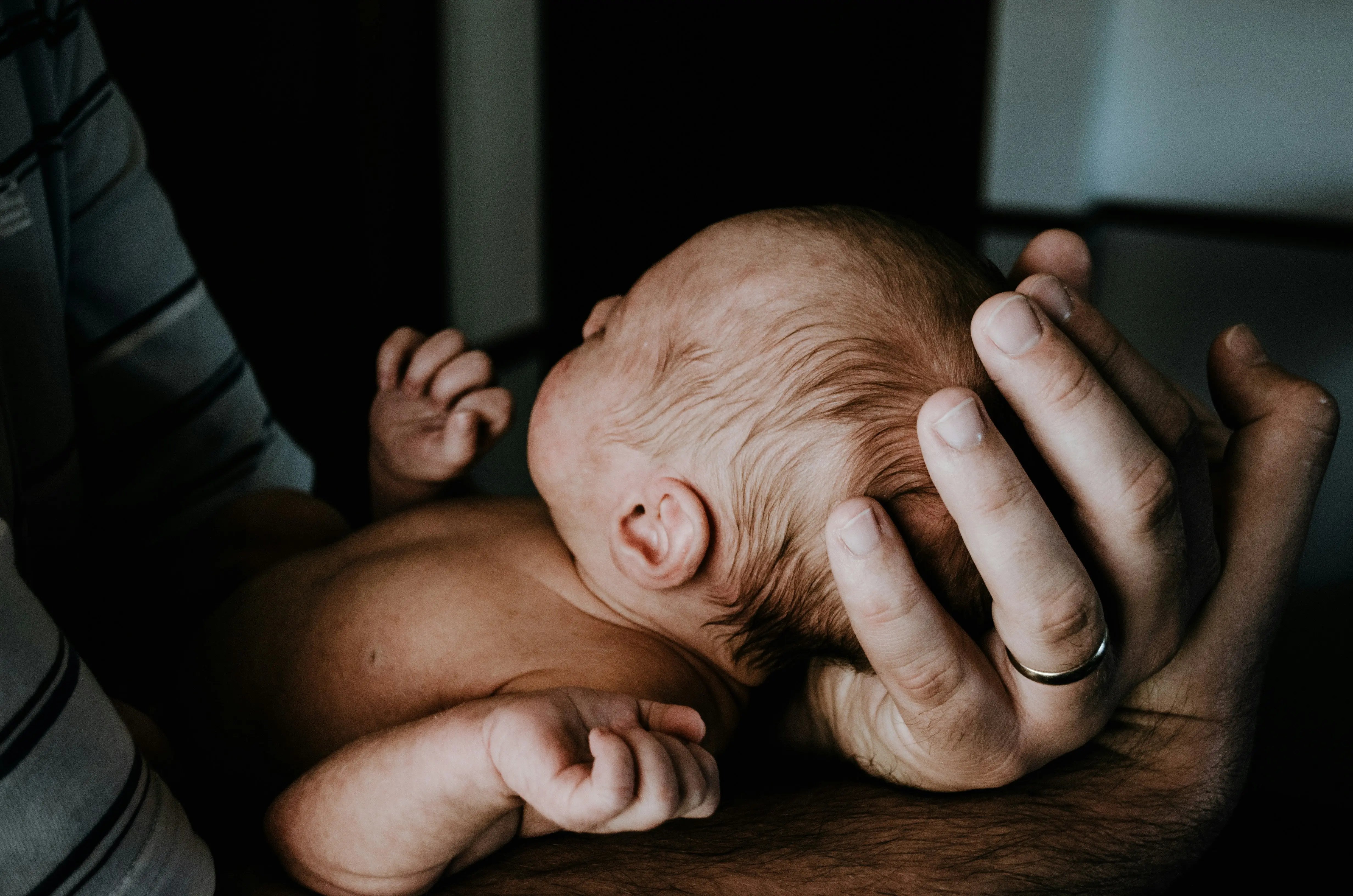 Wie können Babytragen bei Schreibabys helfen? sandiia® – only love in it