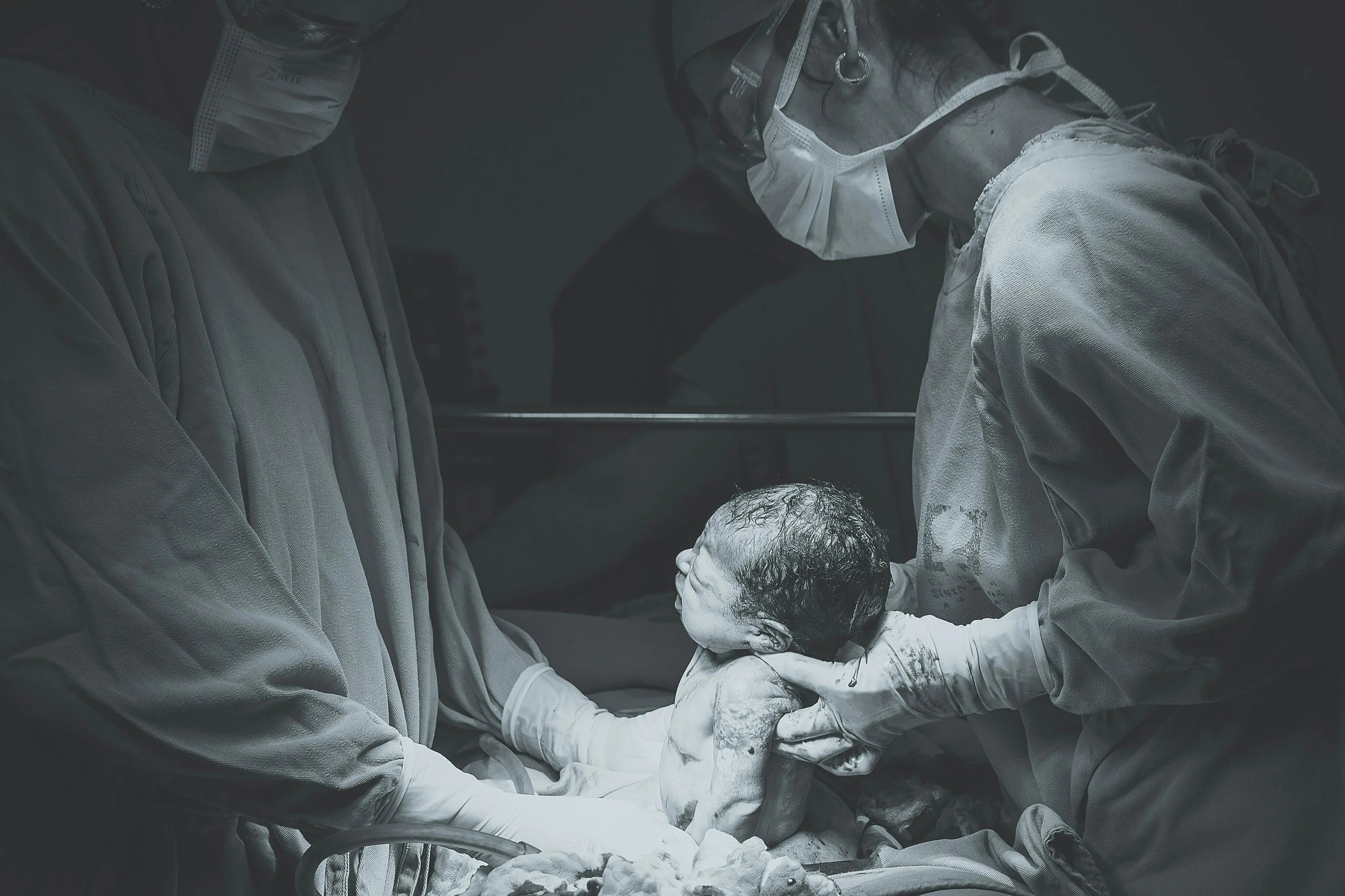 Babytragen nach einem Kaiserschnitt: Worauf du achten solltest sandiia® – only love in it