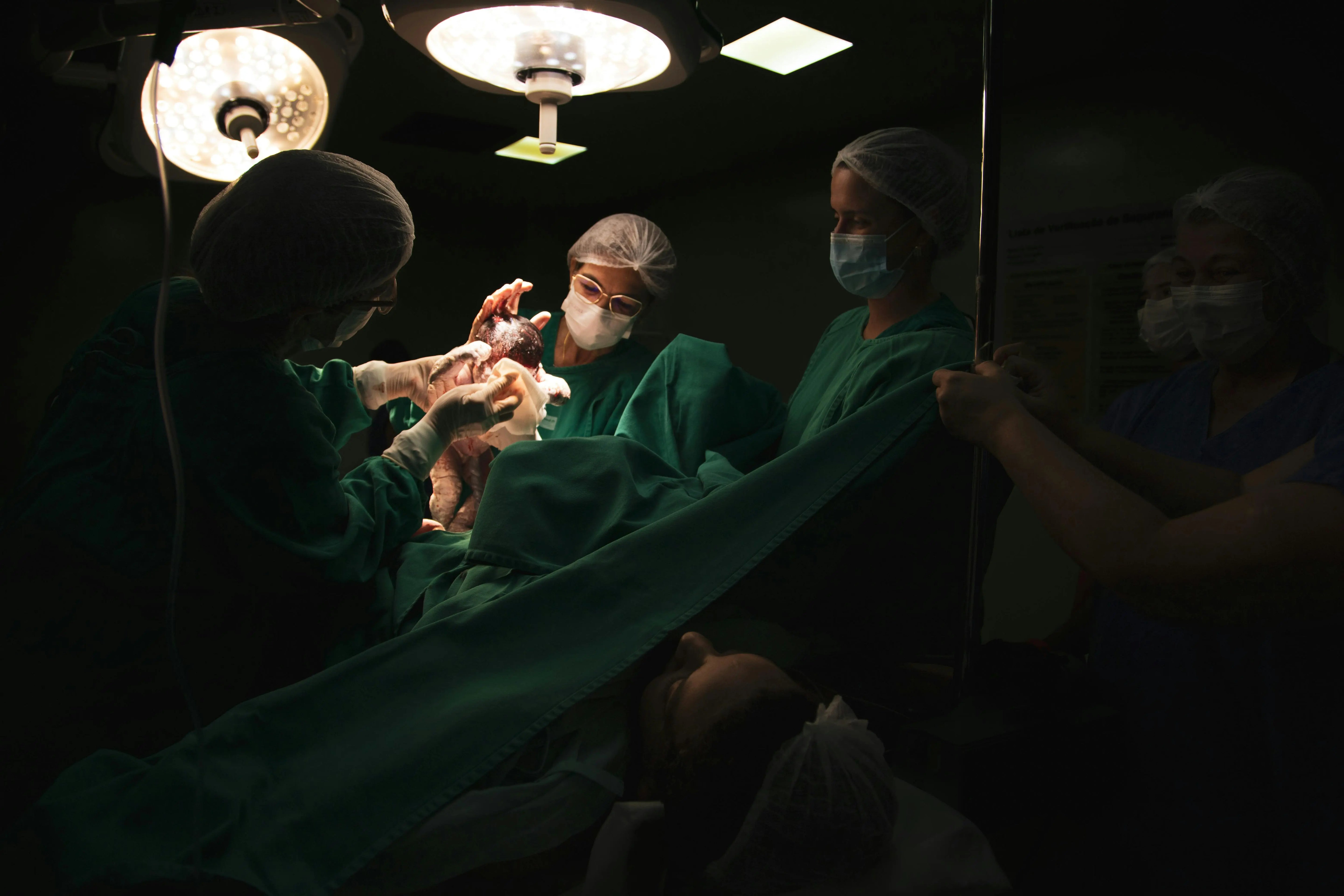 Kaiserschnitt: Eine Geburt voller Stärke – und wie dir Babytragen neue Leichtigkeit schenken sandiia® – only love in it