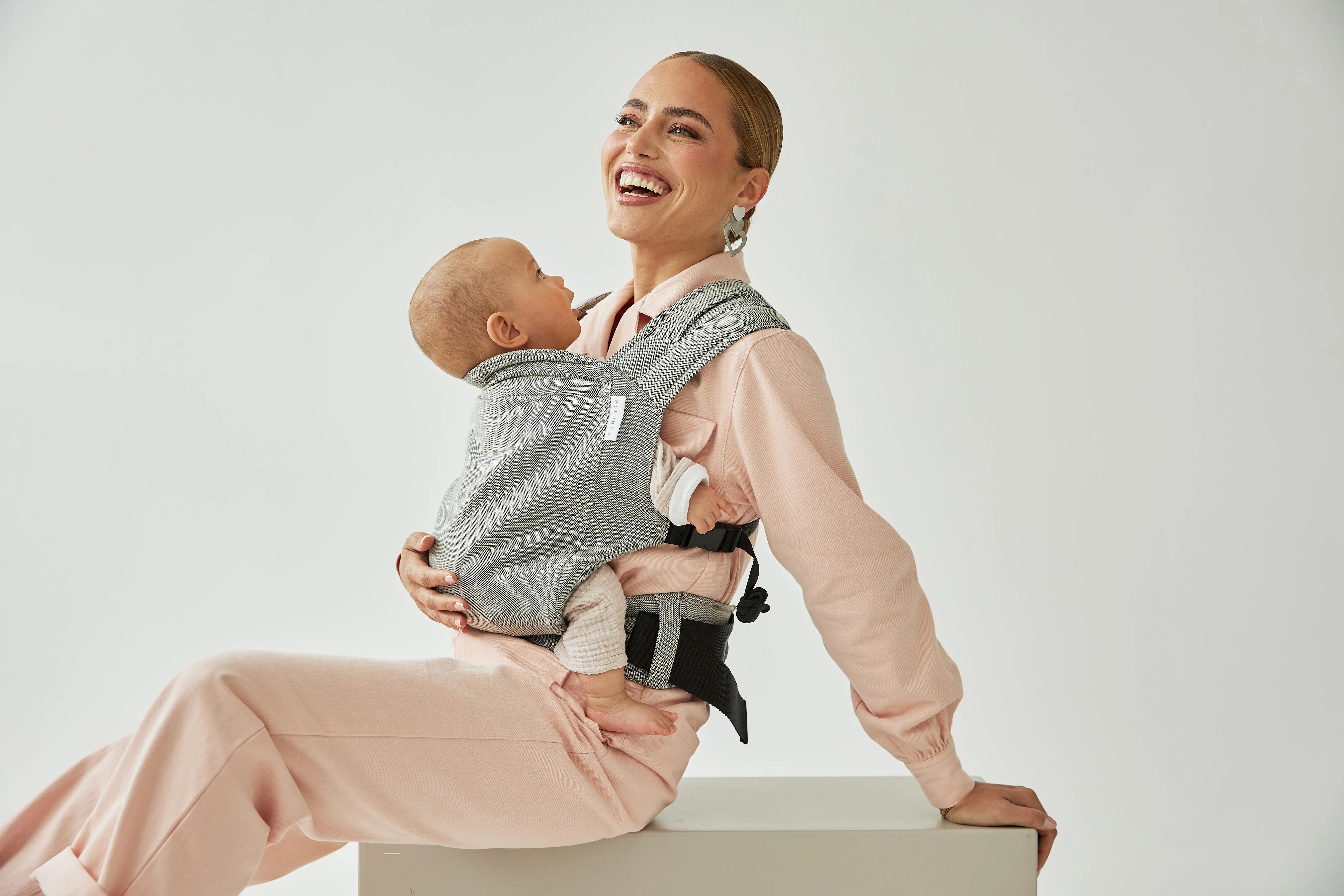 Das trägt Dein Baby im Sommer unter der Trage sandiia® – only love in it