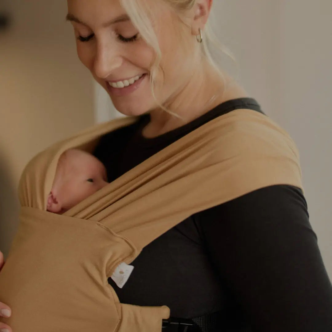 sandiia® Babytrage für Neugeborene "Cocoon" Sand