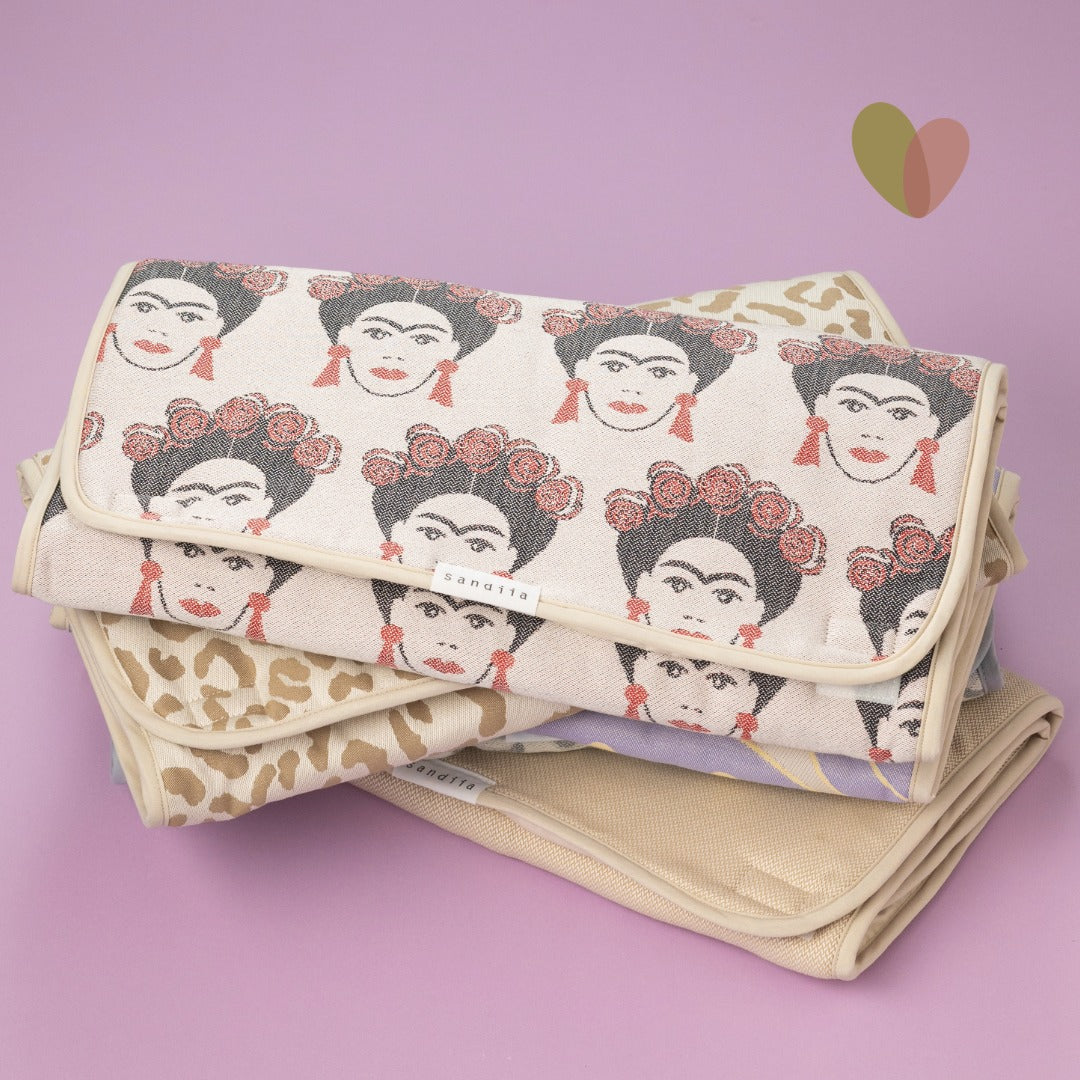 sandiia® Mobile Wickelunterlage mit Taschen / Friida