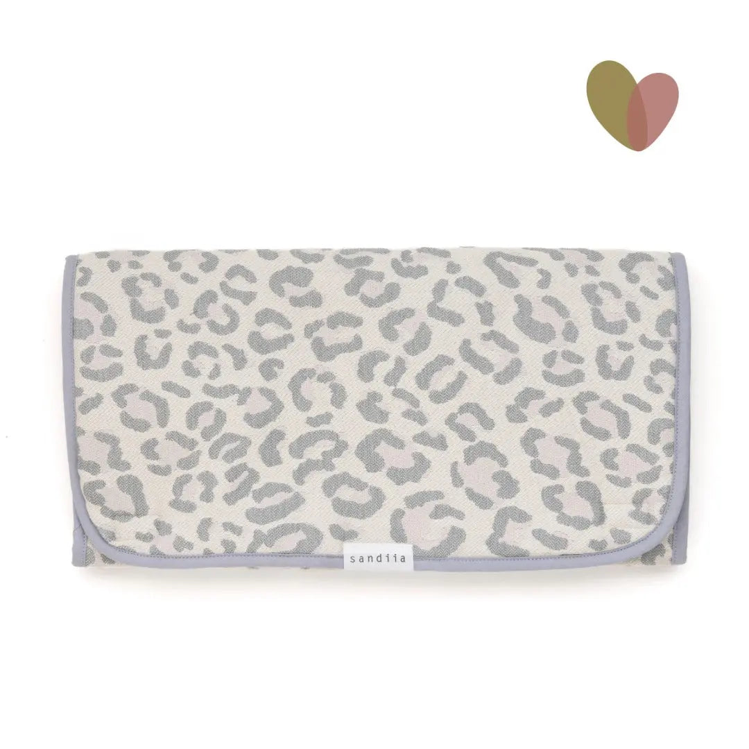 sandiia® Mobile Wickelunterlage mit Taschen / Leodiia Snow