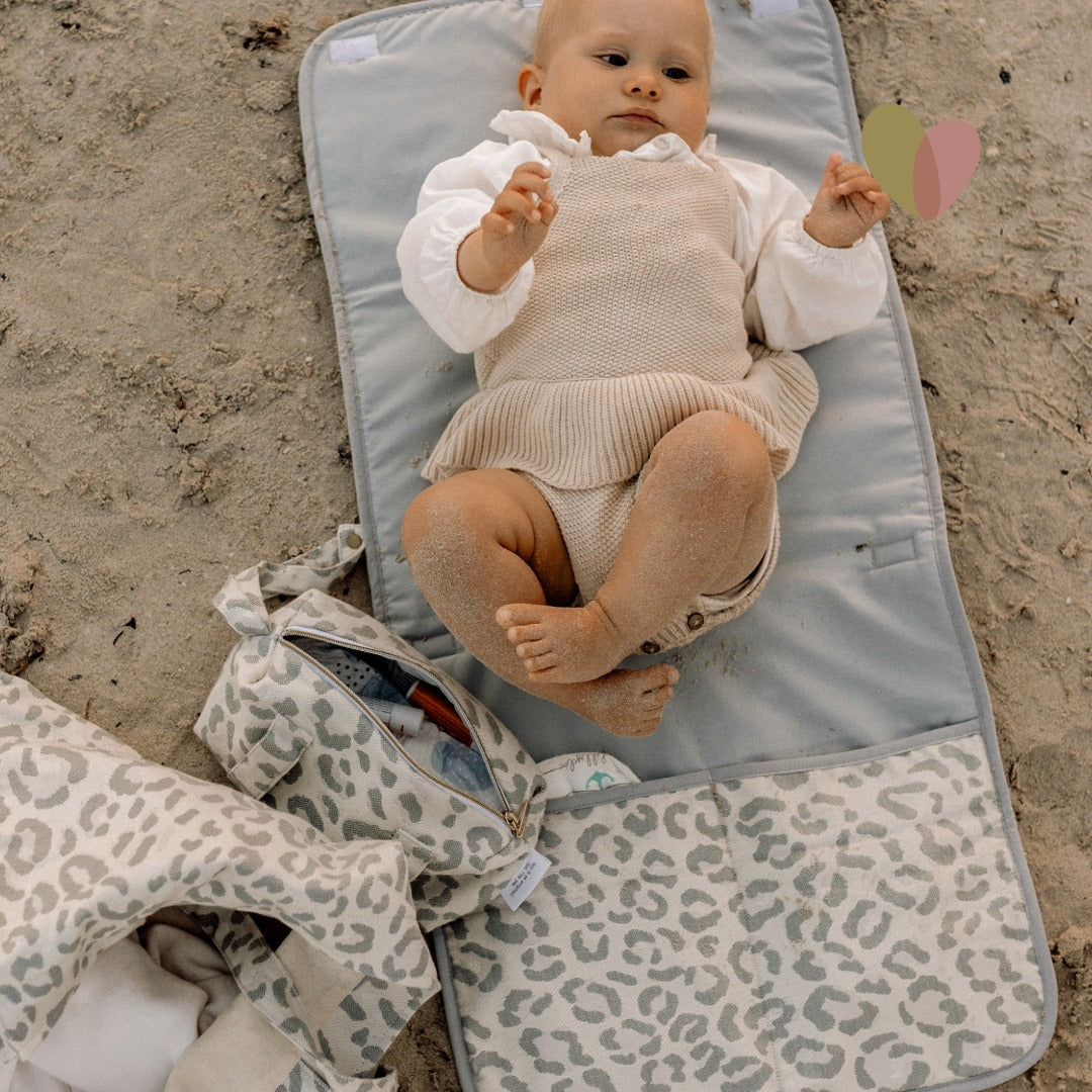 sandiia® Mobile Wickelunterlage mit Taschen / Leodiia Snow