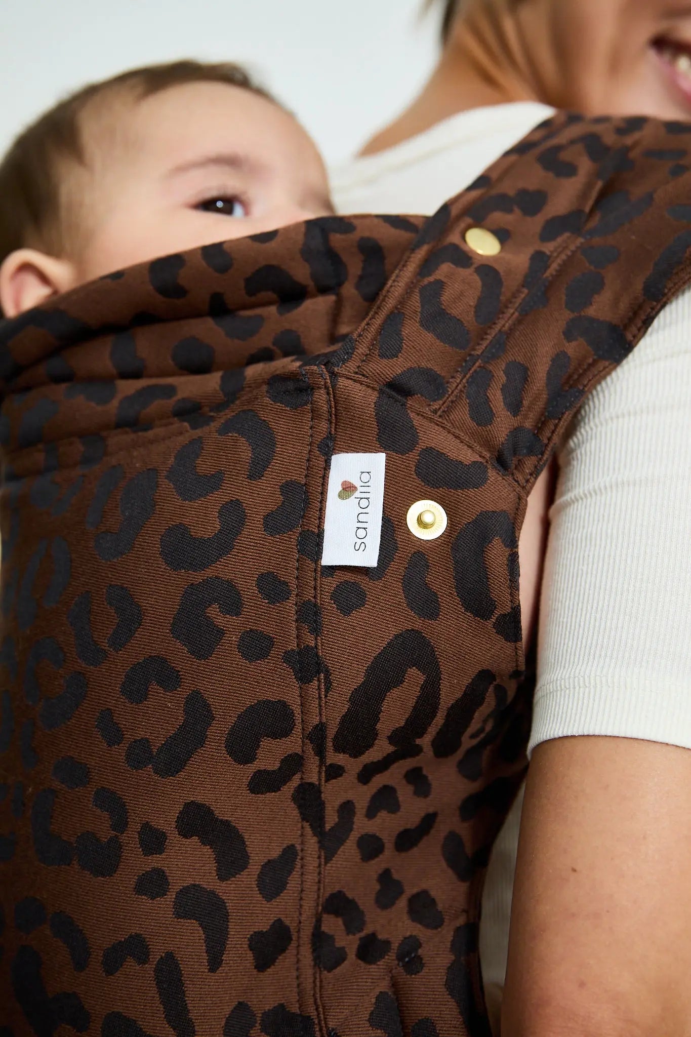 sandiia® Babytrage Tiimeless Comfort+ Leodiia Mokka