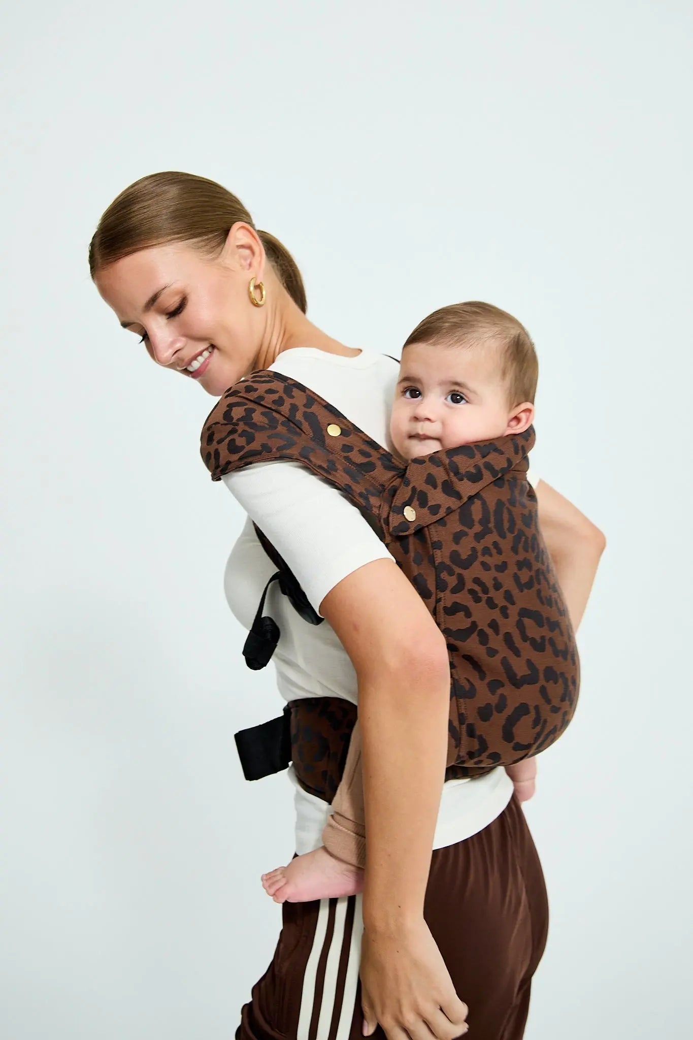 sandiia® Babytrage Tiimeless Comfort+ Leodiia Mokka