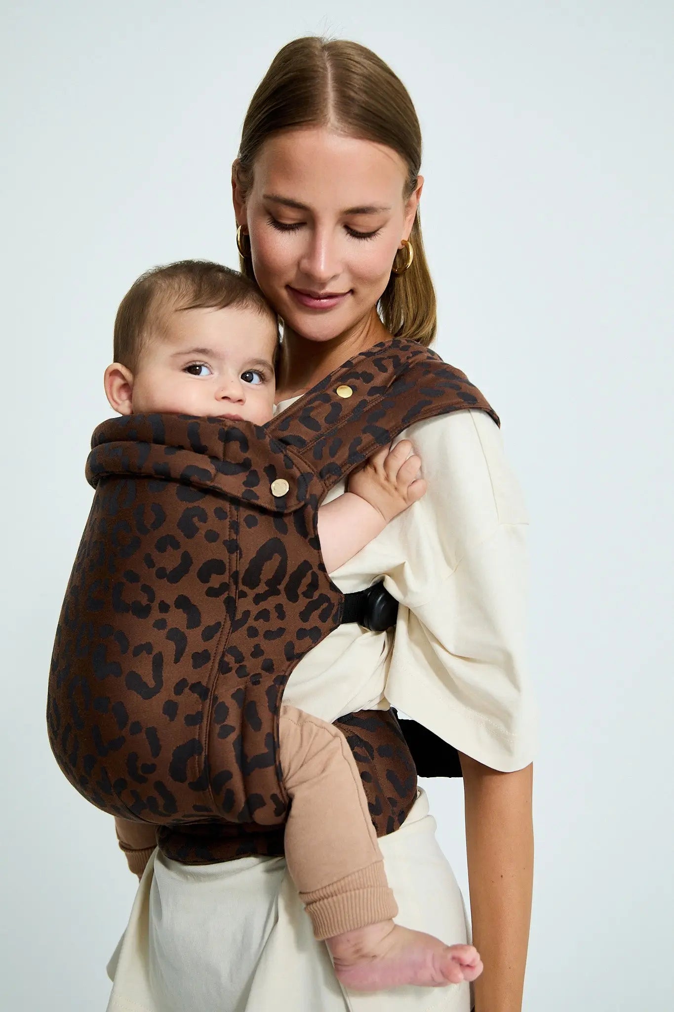 sandiia® Babytrage Tiimeless Comfort+ Leodiia Mokka