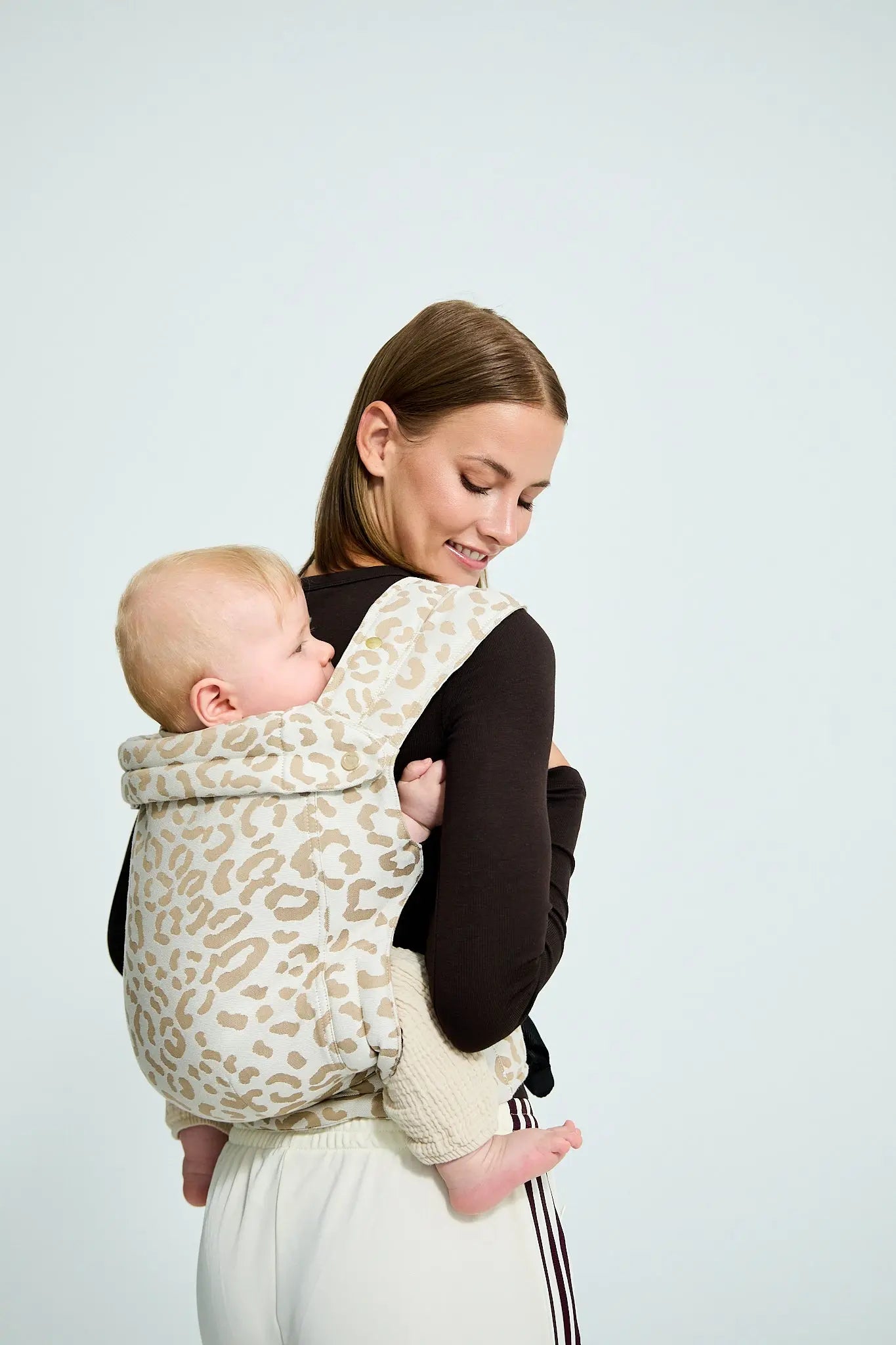 sandiia® Babytrage Tiimeless Comfort+ Leodiia Sand
