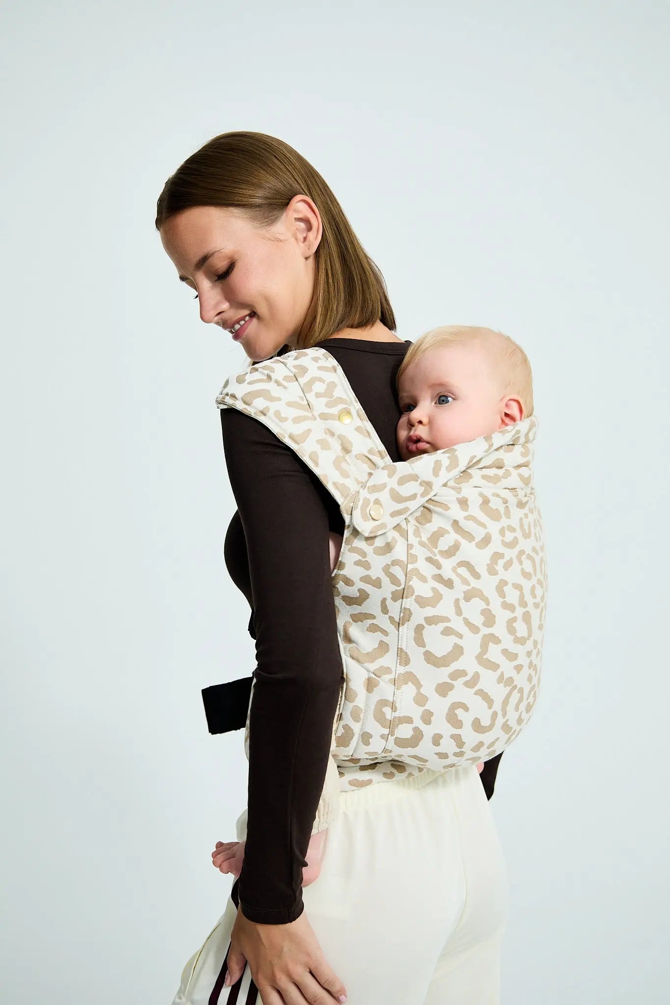 sandiia® Babytrage Tiimeless Comfort+ Leodiia Sand