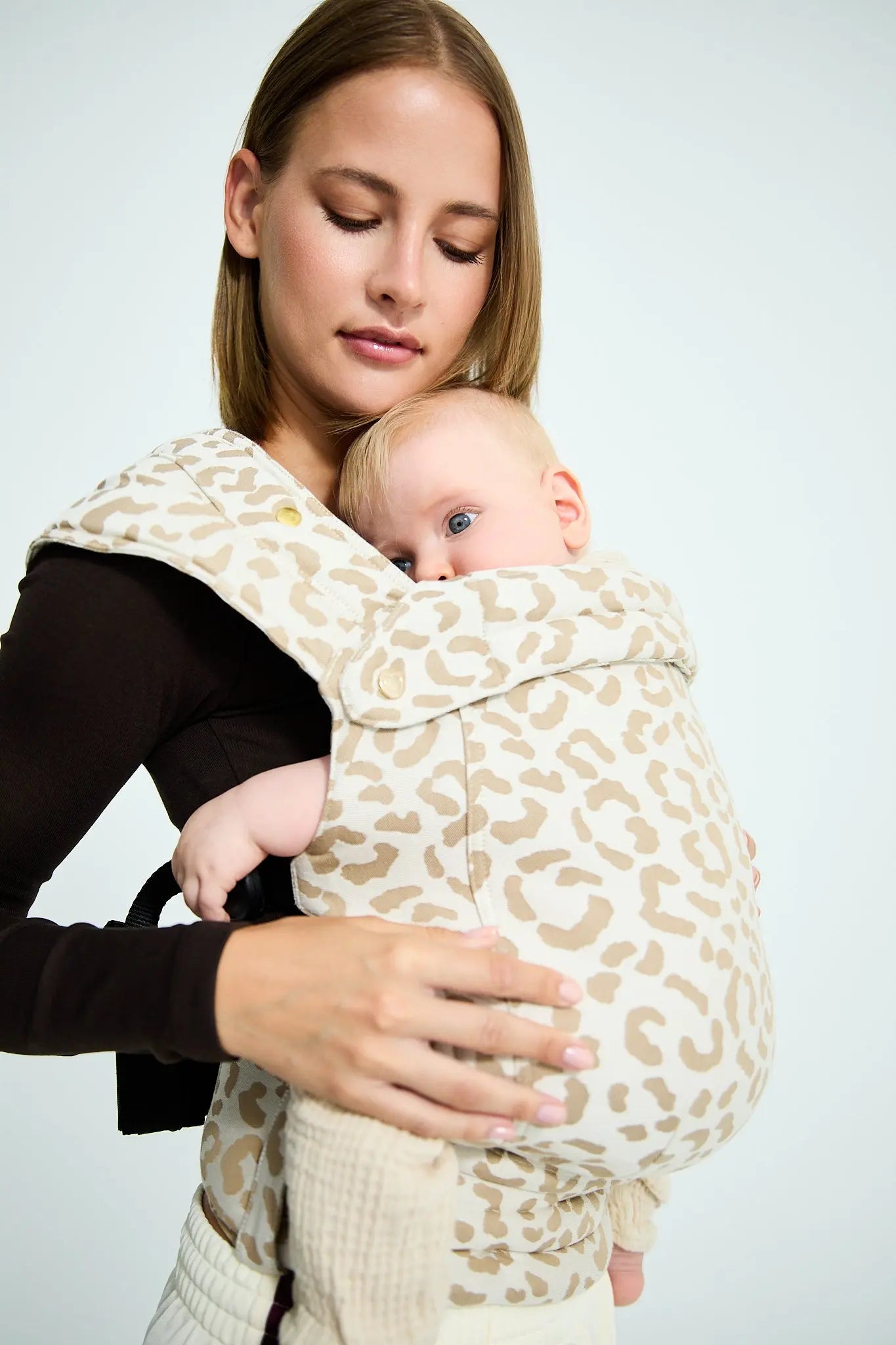 sandiia® Babytrage Tiimeless Comfort+ Leodiia Sand