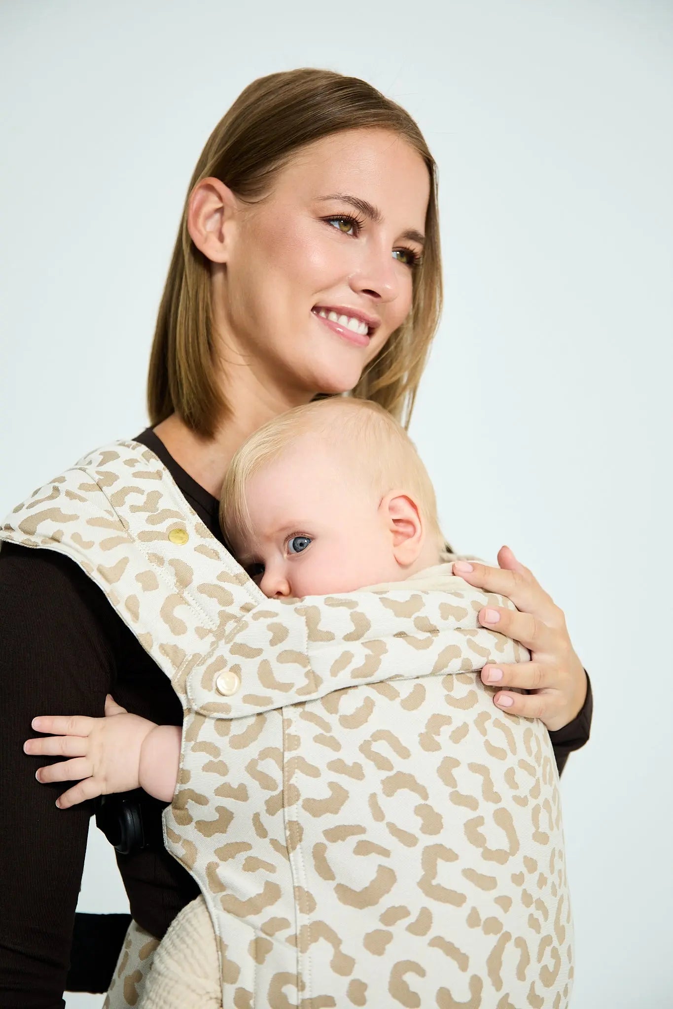 sandiia® Babytrage Tiimeless Comfort+ Leodiia Sand