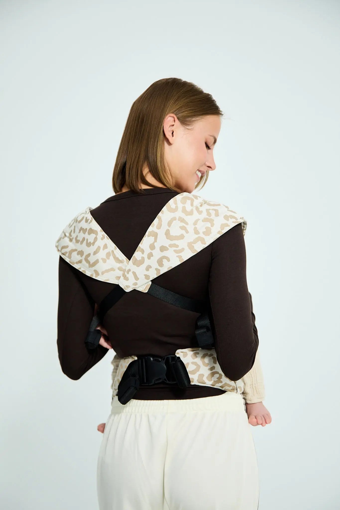 sandiia® Babytrage Tiimeless Comfort+ Leodiia Sand