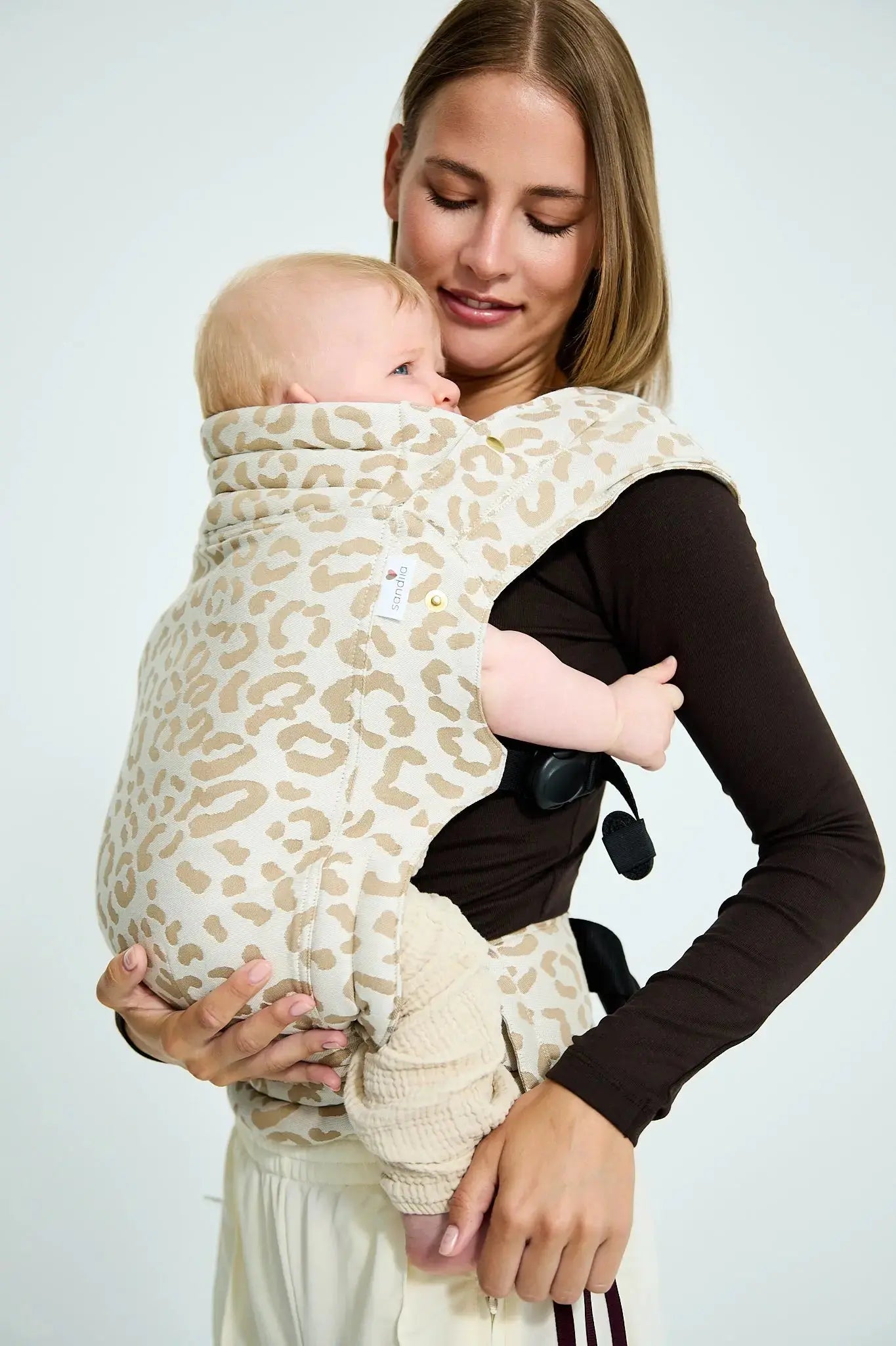 sandiia® Babytrage Tiimeless Comfort+ Leodiia Sand