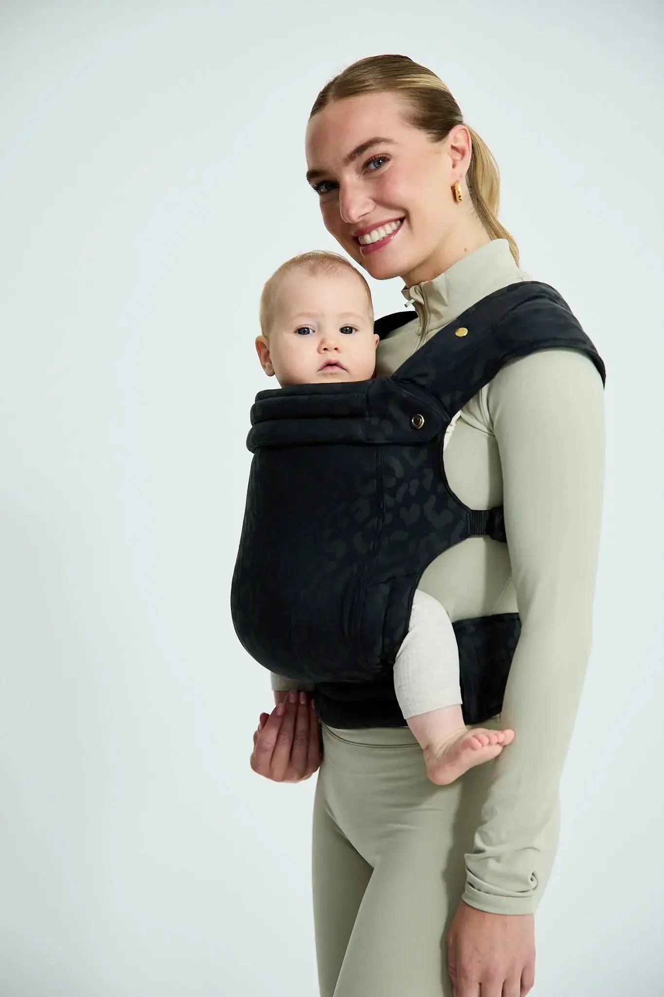 sandiia® Babytrage Tiimeless Comfort+ Leodiia Black