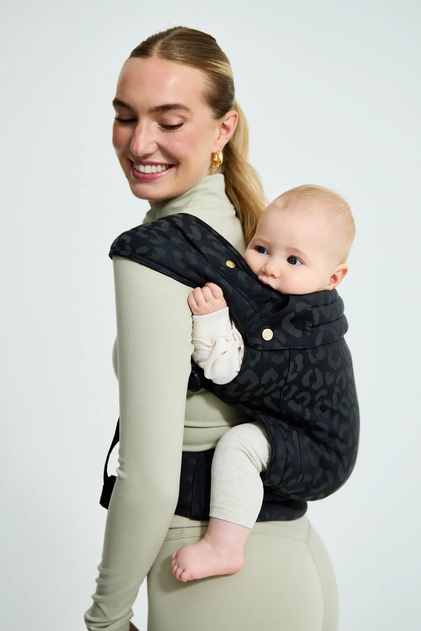 sandiia® Babytrage Tiimeless Comfort+ Leodiia Black