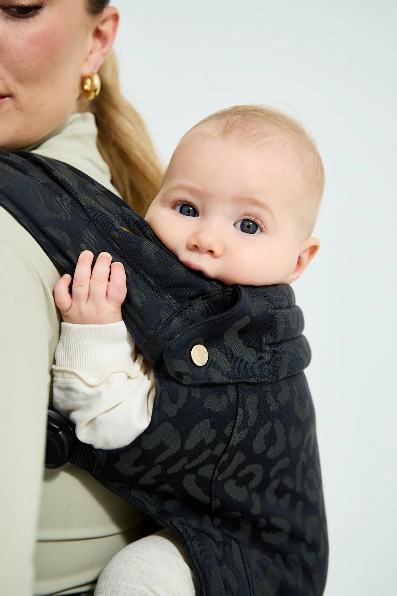 sandiia® Babytrage Tiimeless Comfort+ Leodiia Black