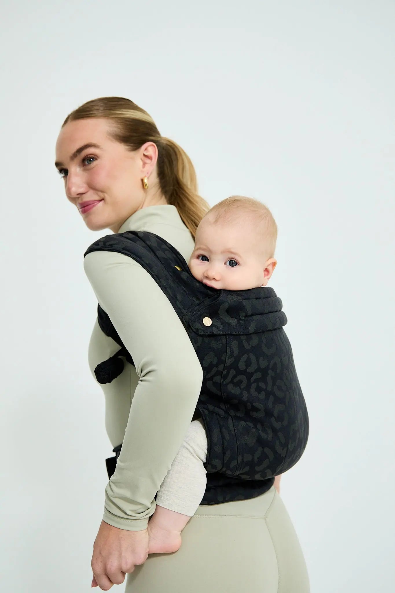 sandiia® Babytrage Tiimeless Comfort+ Leodiia Black