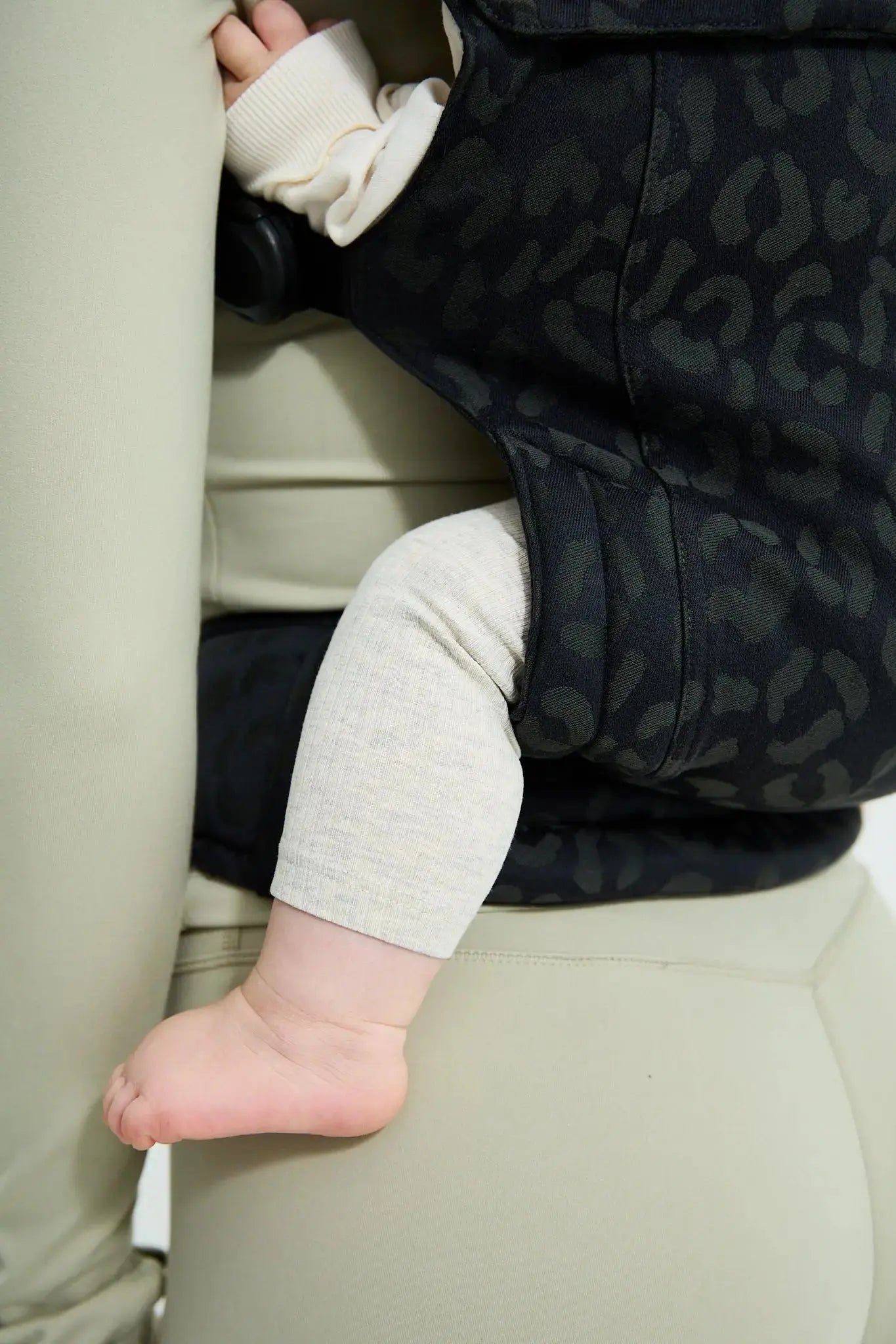 sandiia® Babytrage Tiimeless Comfort+ Leodiia Black