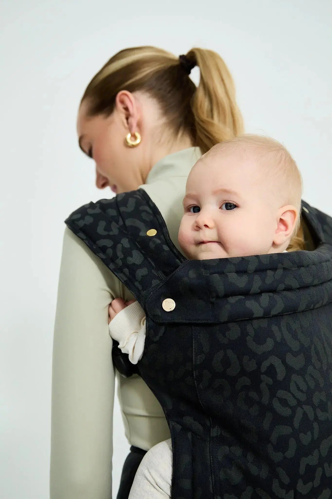 sandiia® Babytrage Tiimeless Comfort+ Leodiia Black