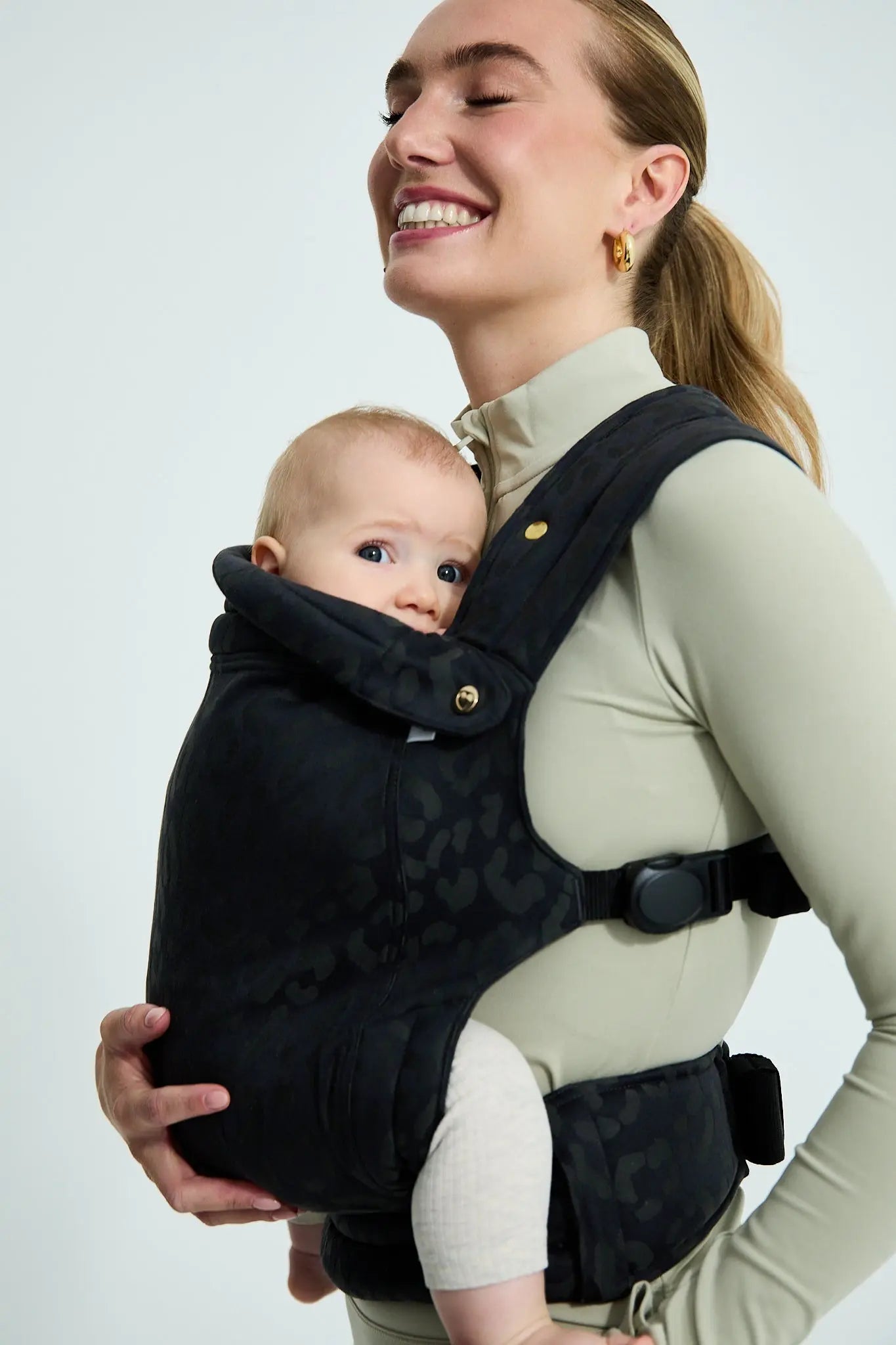 sandiia® Babytrage Tiimeless Comfort+ Leodiia Black