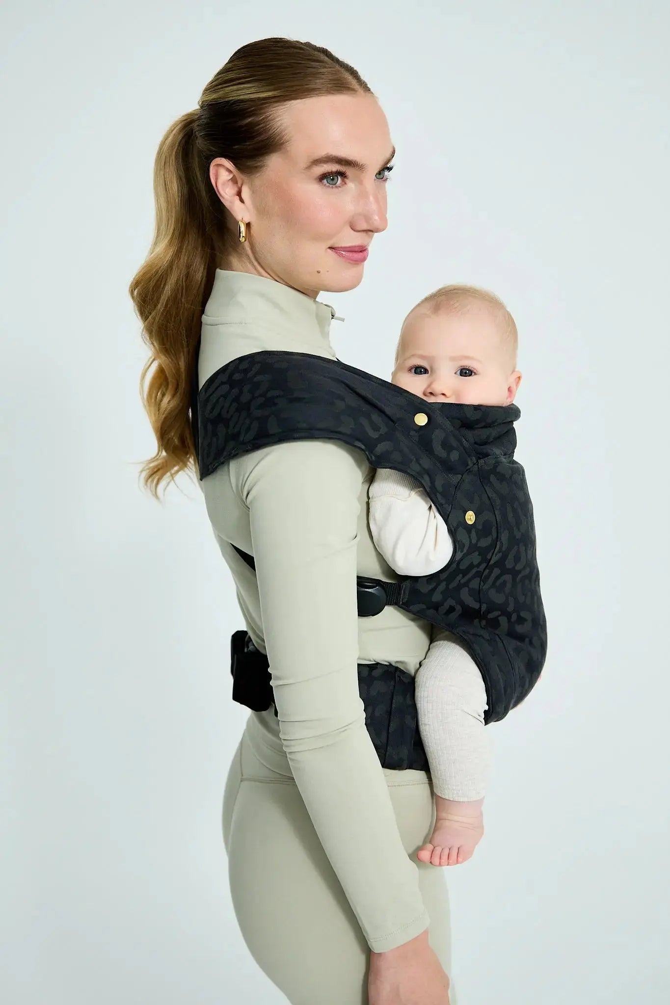 sandiia® Babytrage Tiimeless Comfort+ Leodiia Black