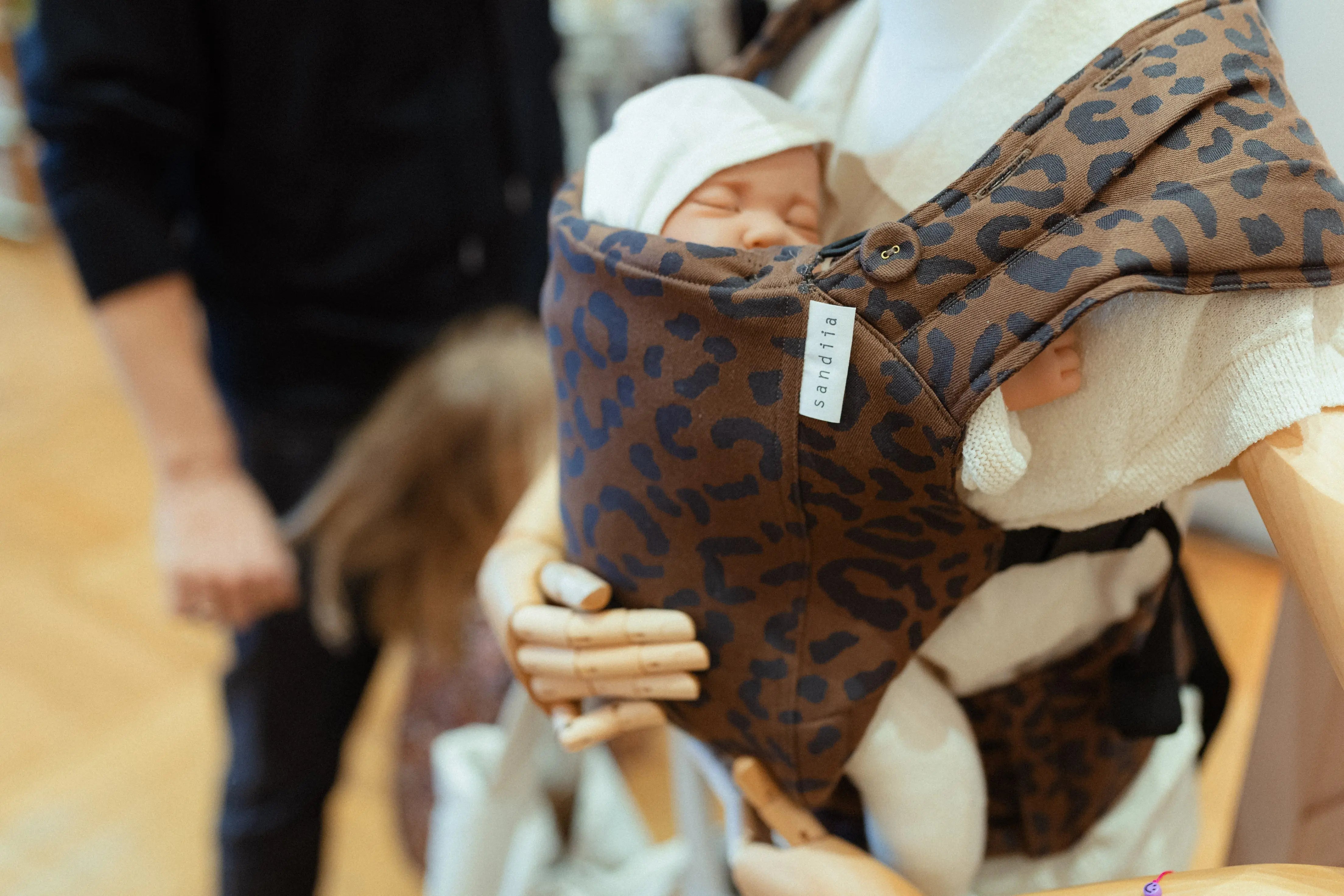 Babys richtig tragen – So geht es sicher und bequem sandiia® – only love in it