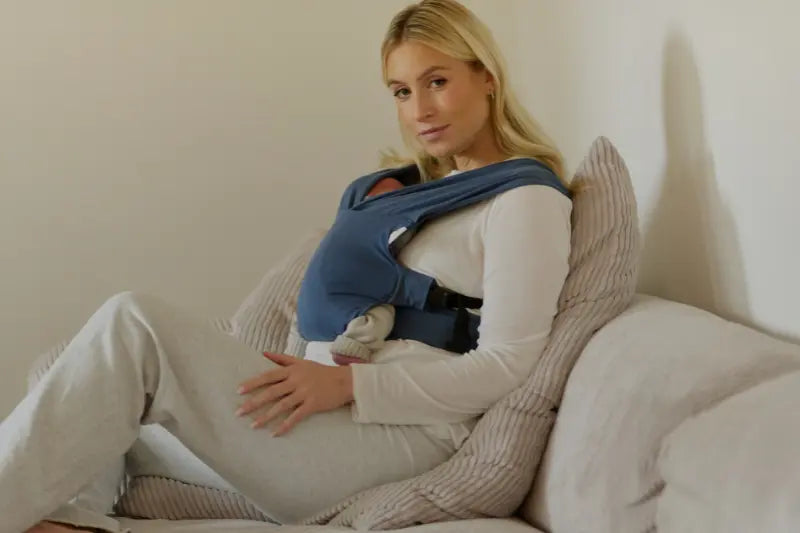 Die Newbornbabytrage „Cocoon“ – ein idealer Begleiter im Wochenbett sandiia® – only love in it