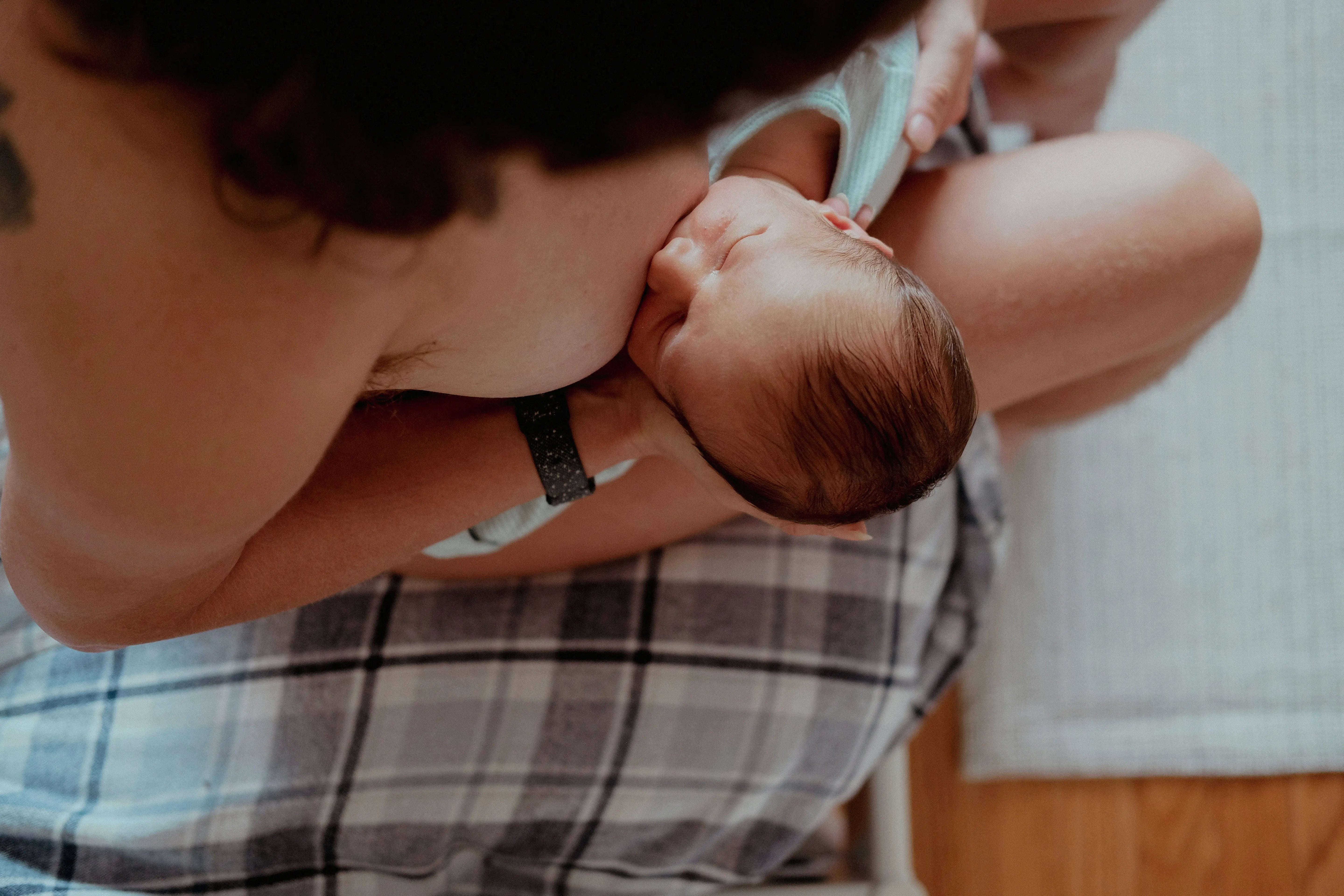 Stillen – Mehr als nur Nahrung: Die Magie der Muttermilch sandiia® – only love in it