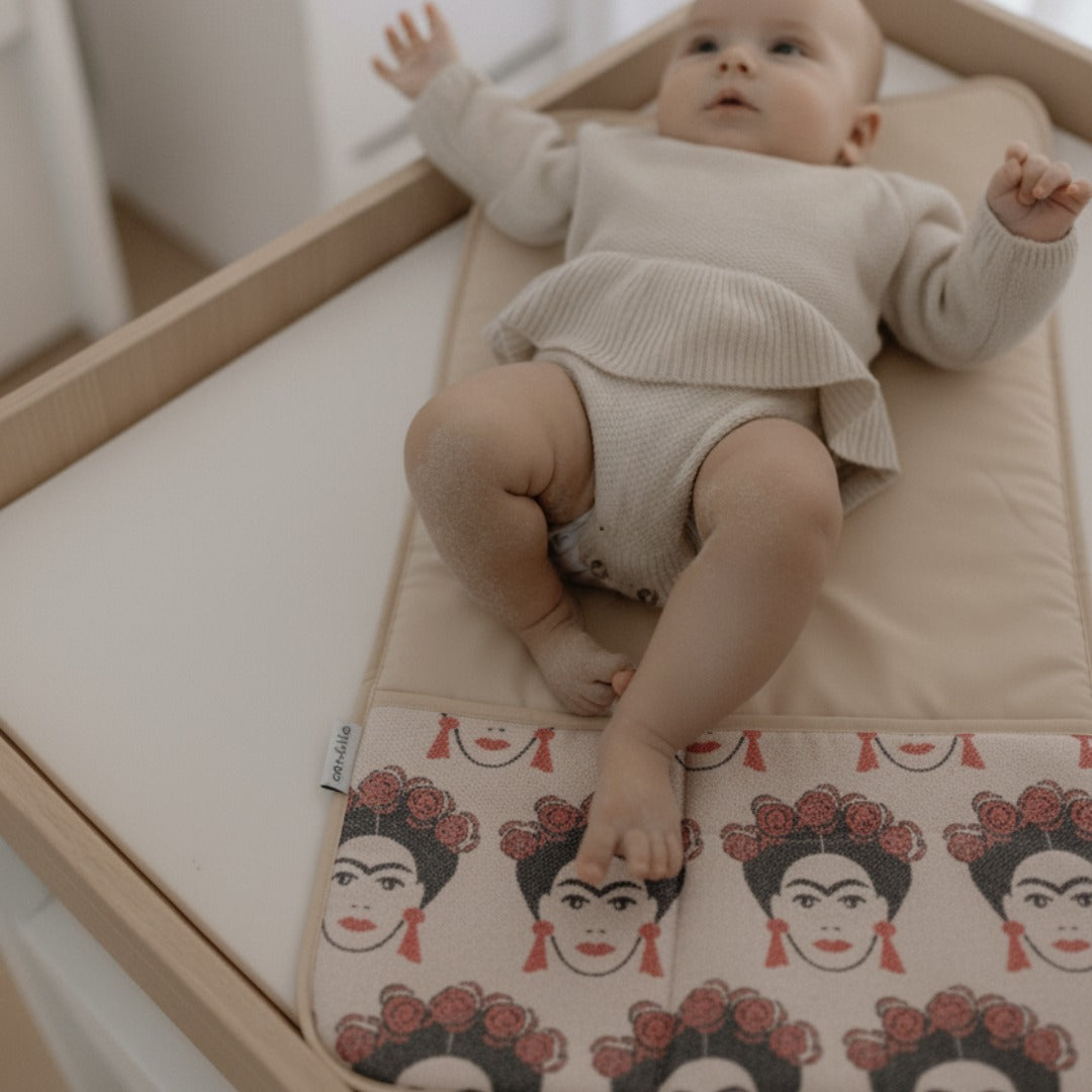 sandiia® Mobile Wickelunterlage mit Taschen / Friida