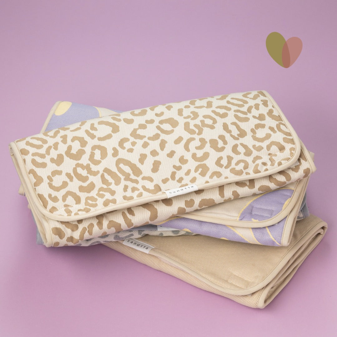sandiia® Mobile Wickelunterlage mit Taschen / Leodiia Sand
