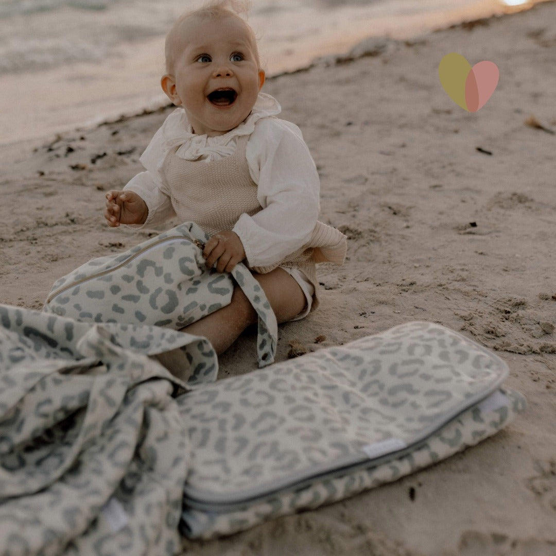 sandiia® Mobile Wickelunterlage mit Taschen / Leodiia Snow