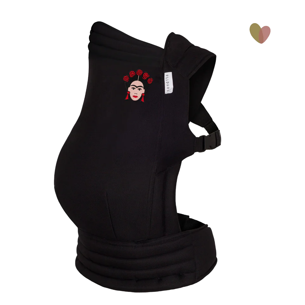 sandiia® Babytrage Tiimeless Black Patch inkl. Friida-Patch