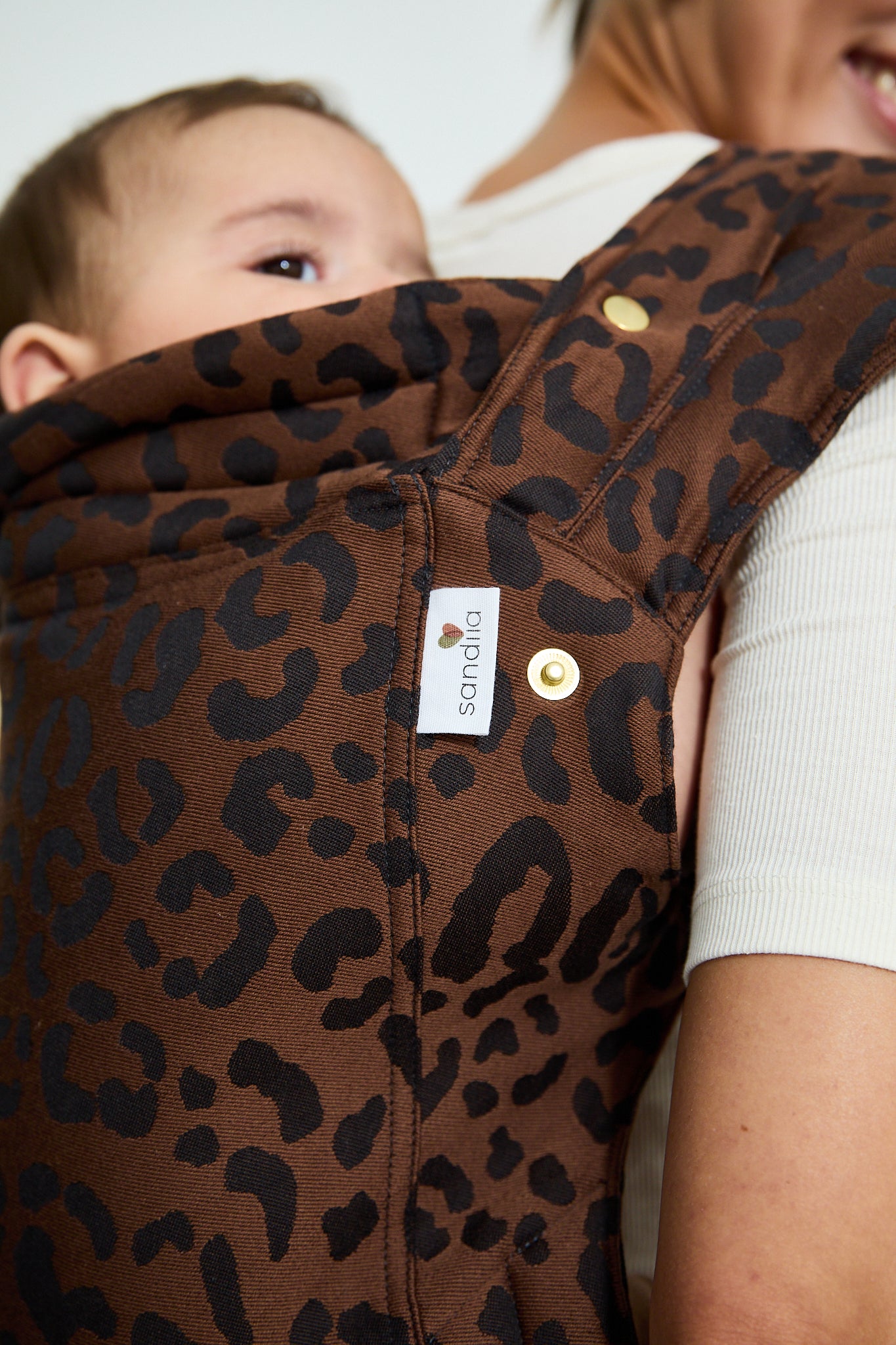 sandiia® Babytrage Tiimeless Comfort+ Leodiia Mokka