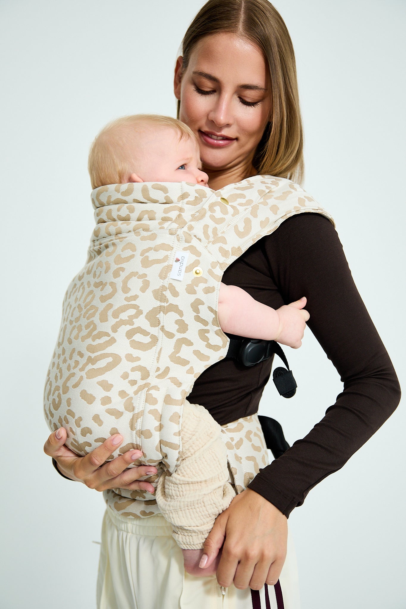 sandiia® Babytrage Tiimeless Comfort+ Leodiia Sand
