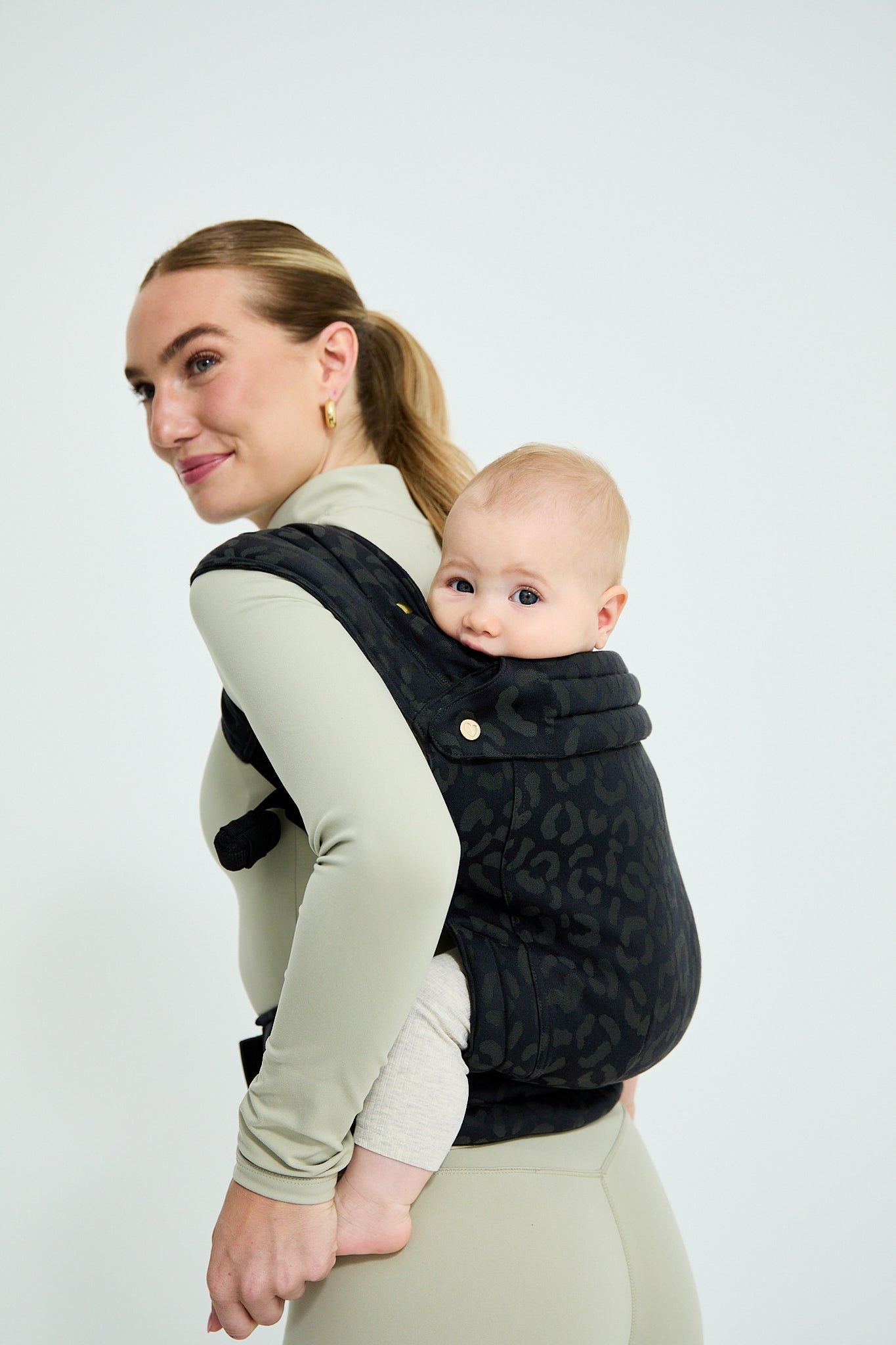 sandiia® Babytrage Tiimeless Comfort+ Leodiia Black