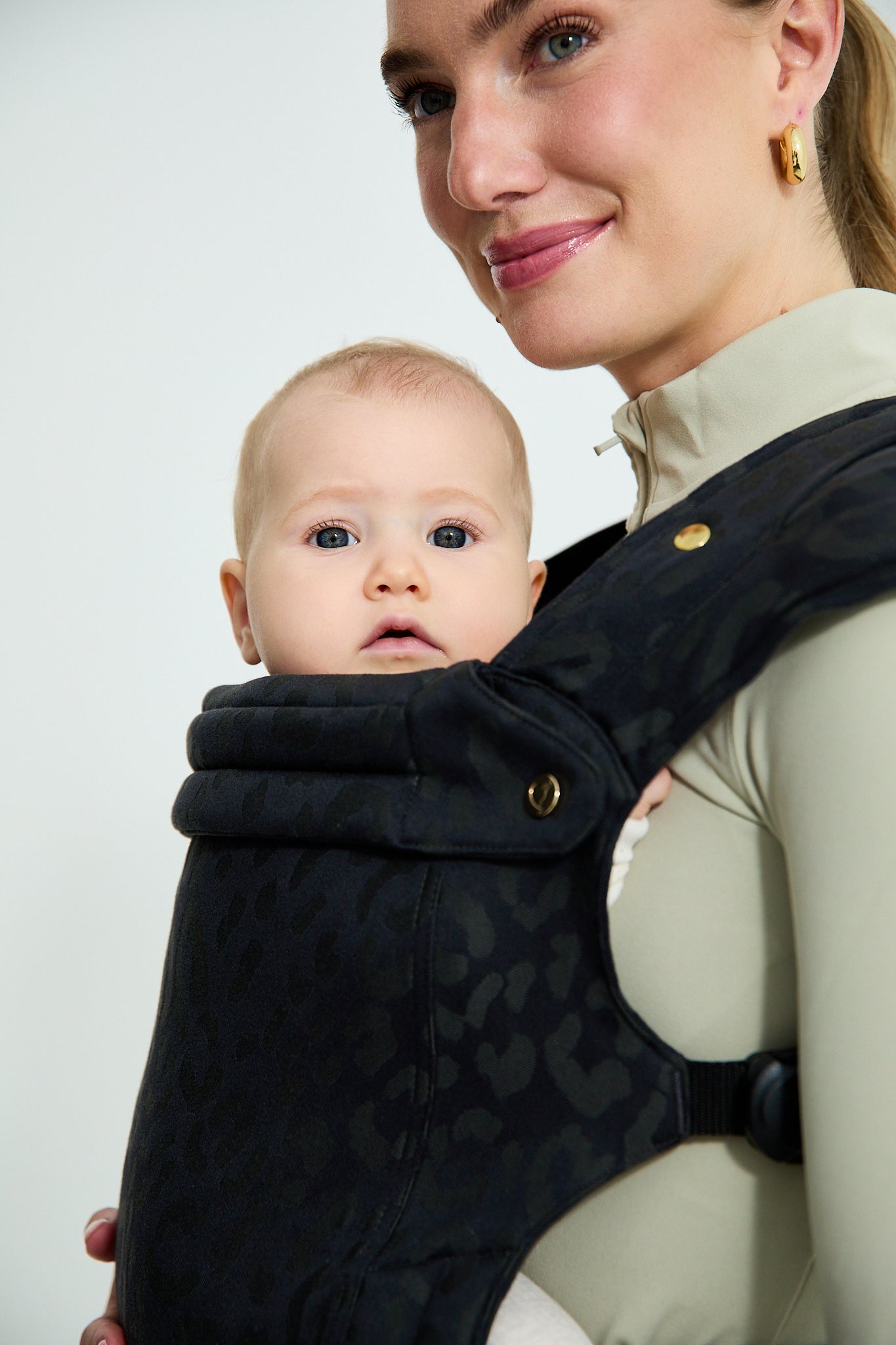 sandiia® Babytrage Tiimeless Comfort+ Leodiia Black